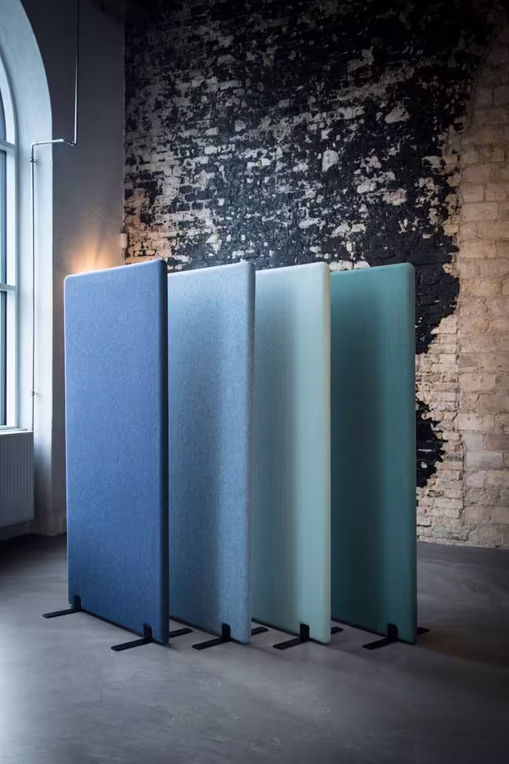 Standard cut acoustic fabric screen — space partitioning and sound control in an open office
